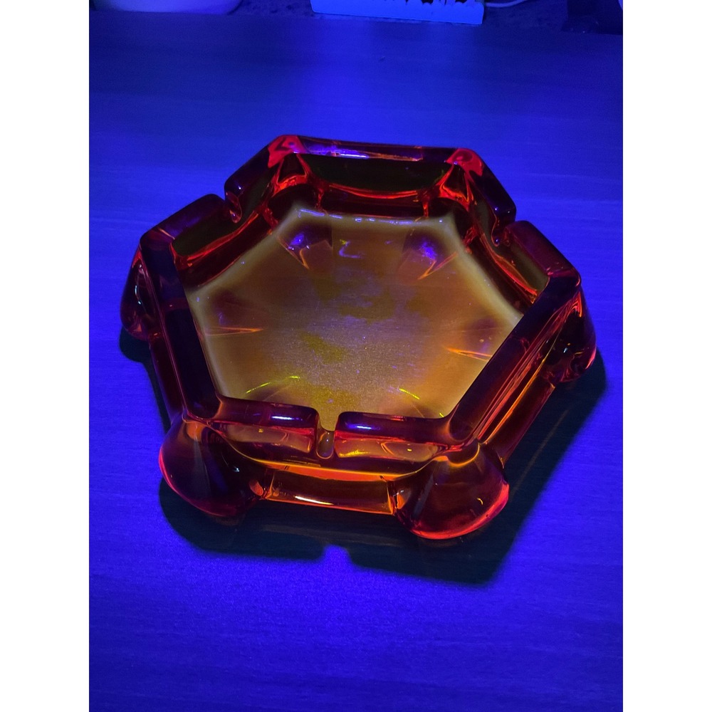VINTAGE COLLECTIBLE THICK AMBER COLORED ASHTRAY - Picture 9 of 9
